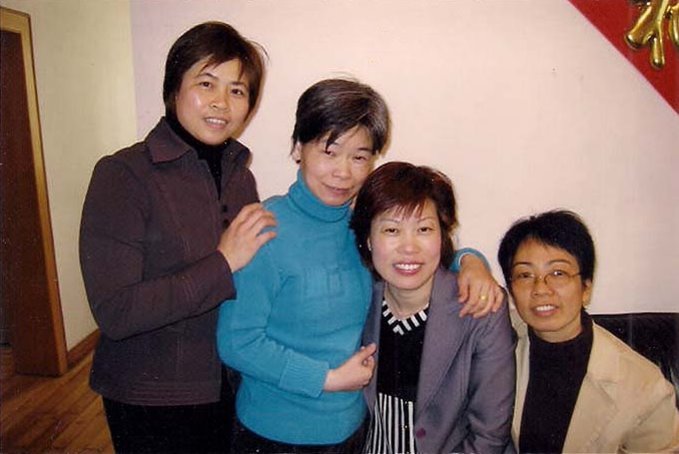 (1)2010年春节,国光最好76届,初中78届同学初中留影陈爱玲慰问.郑州市的代表高中图片